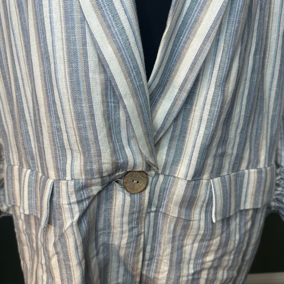 Ellen Tracy Blue and White Linen Striped Blazer Size L 🦄 - Picture 2 of 4